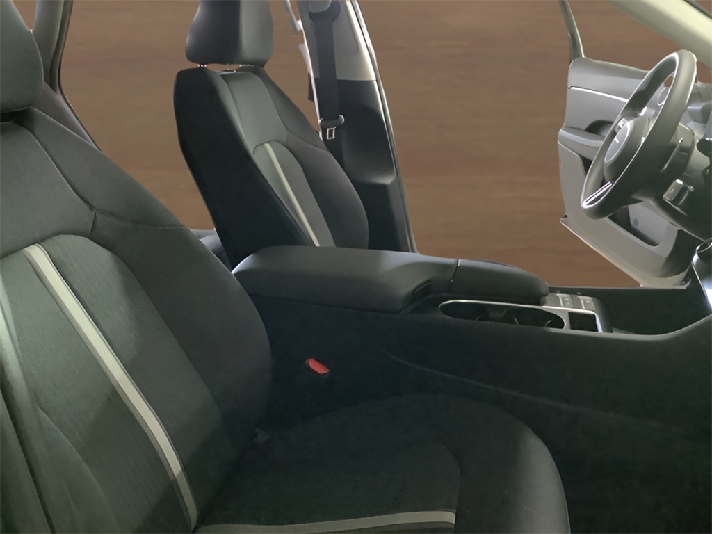 Vehicle image 19 of 28