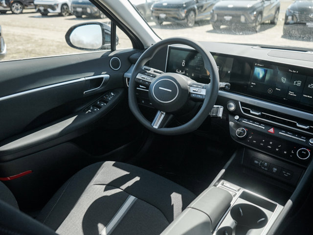 Vehicle image 11 of 24