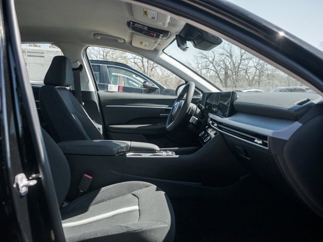 Vehicle image 20 of 24