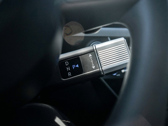 Vehicle image 18 of 24