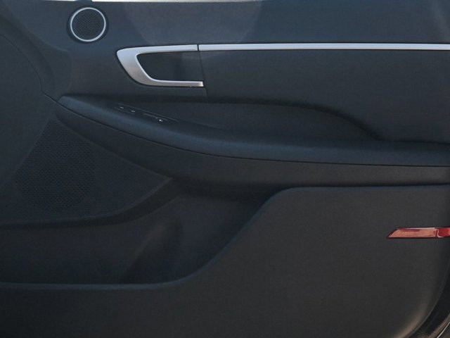 Vehicle image 21 of 24