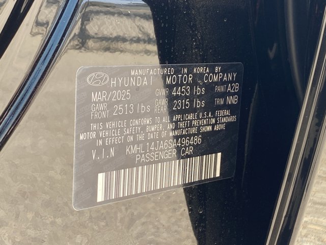 Vehicle image 18 of 19
