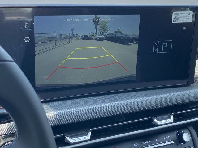 Vehicle image 15 of 19