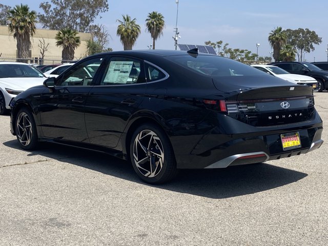 Vehicle image 5 of 19