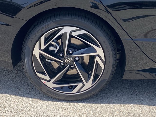 Vehicle image 6 of 19