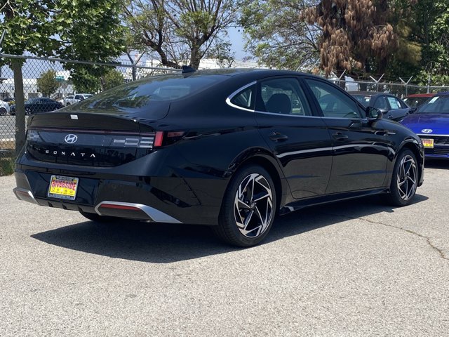Vehicle image 4 of 19