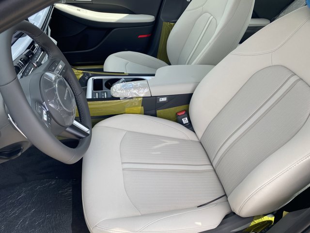 Vehicle image 14 of 19