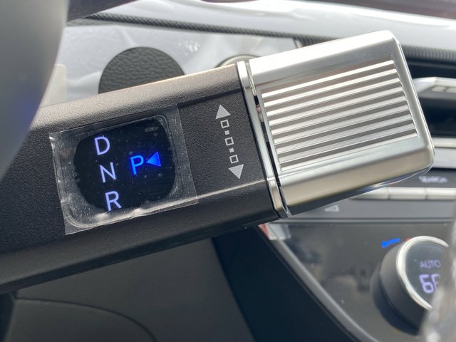 Vehicle image 17 of 19
