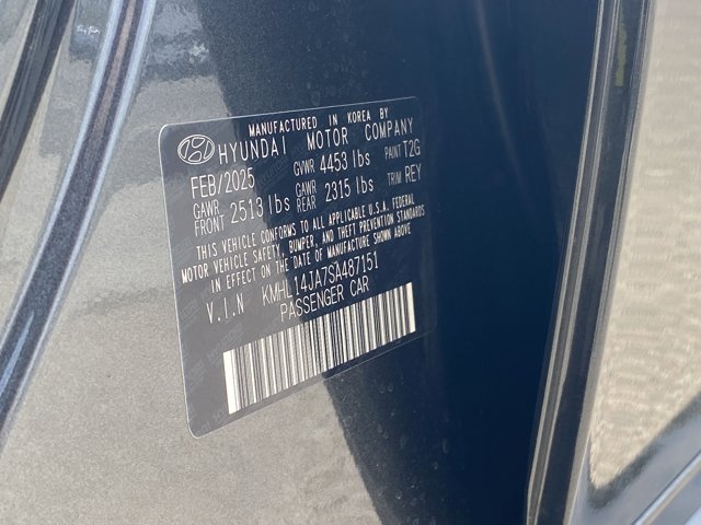 Vehicle image 18 of 19