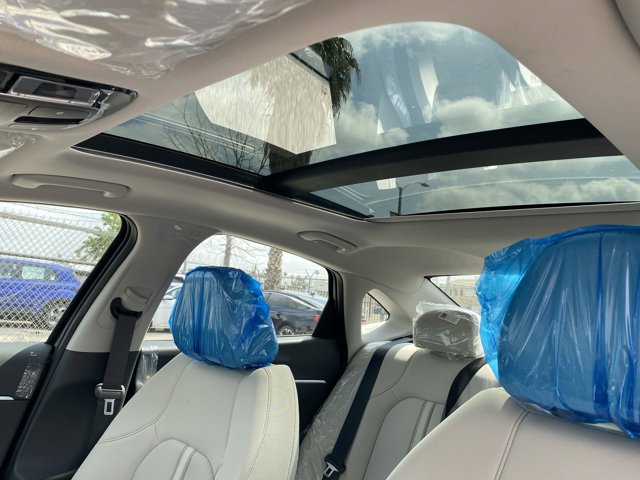 Vehicle image 7 of 19