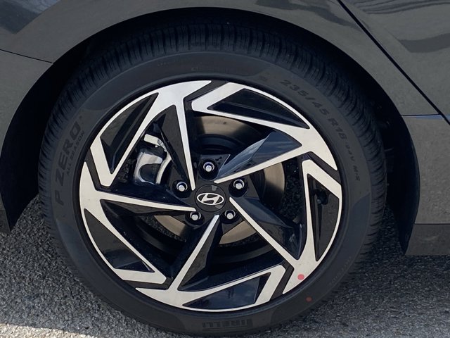 Vehicle image 6 of 19