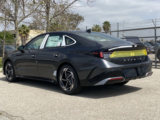 Vehicle image 5 of 19