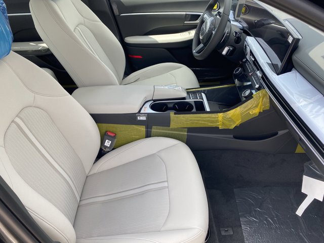 Vehicle image 9 of 19