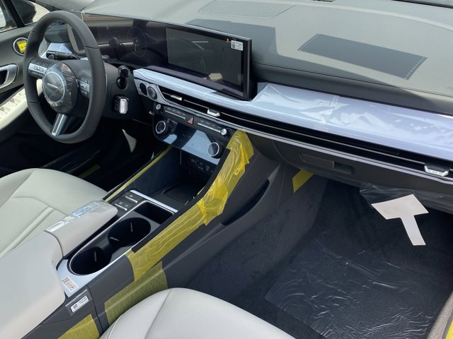 Vehicle image 8 of 19