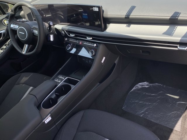 Vehicle image 7 of 19