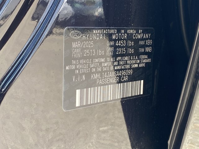 Vehicle image 18 of 19