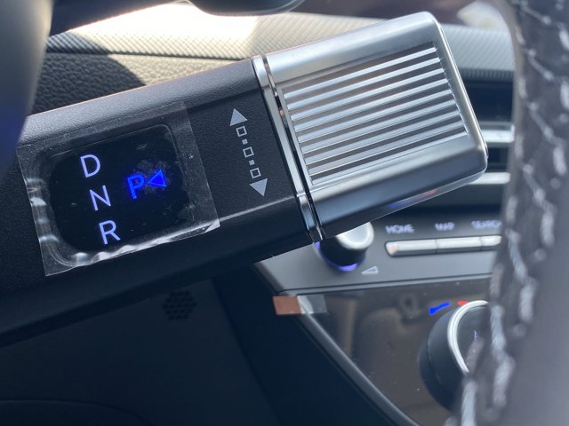 Vehicle image 16 of 19