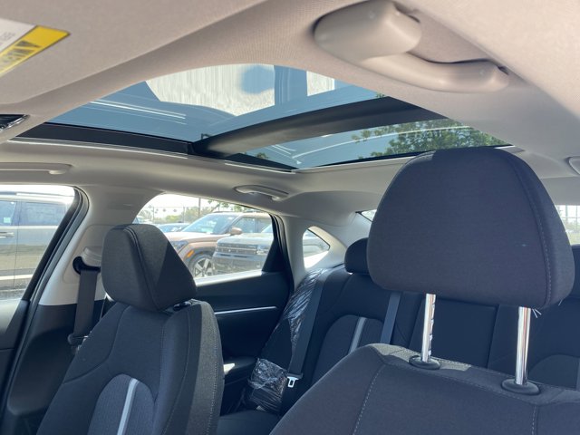 Vehicle image 17 of 19