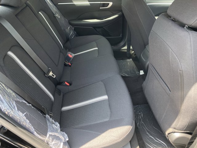 Vehicle image 10 of 19