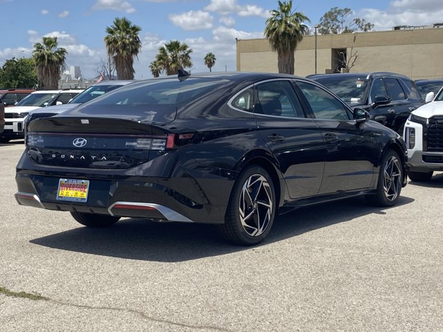 Vehicle image 4 of 19
