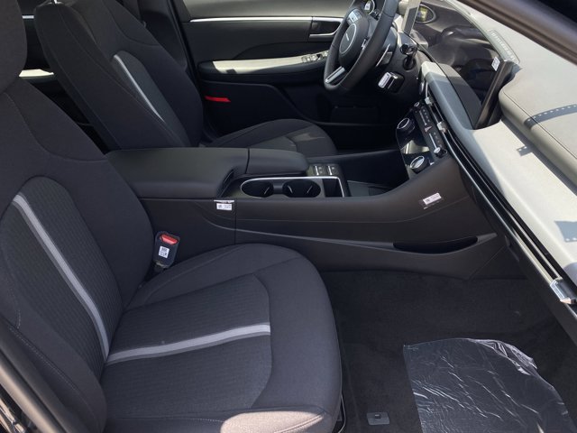 Vehicle image 8 of 19