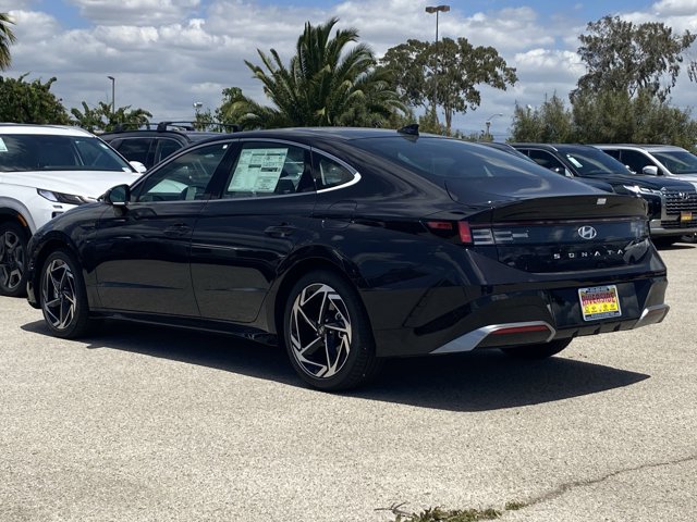 Vehicle image 5 of 19