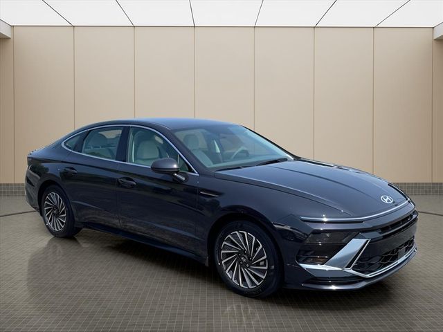 2025 Hyundai Sonata Hybrid SEL Image 2 of 19