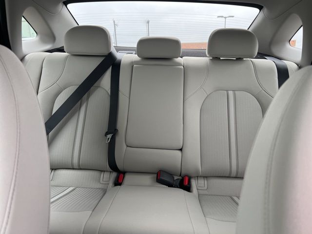 Vehicle image 8 of 19