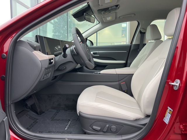 Vehicle image 6 of 19
