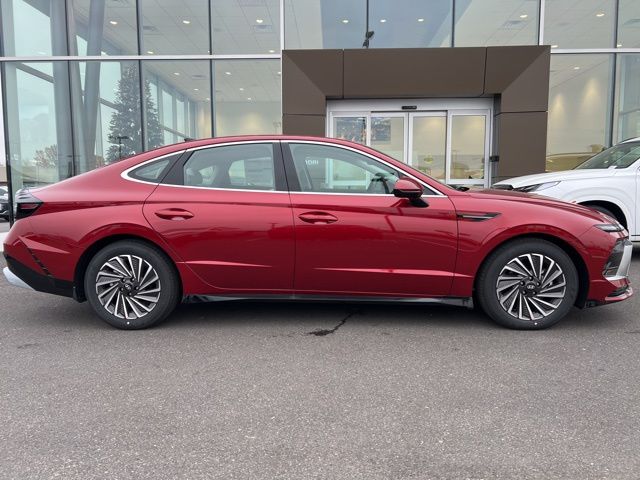 Vehicle image 4 of 19