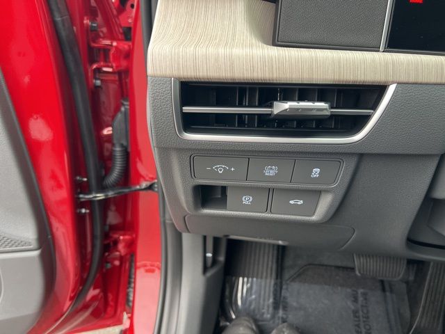 Vehicle image 15 of 19