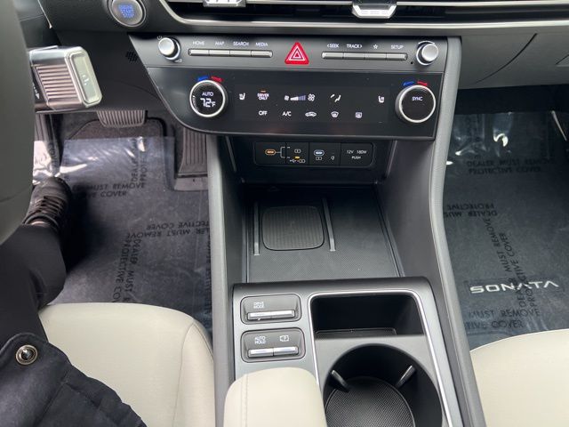 Vehicle image 11 of 19