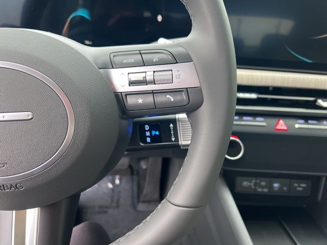 Vehicle image 13 of 19