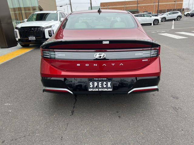 Vehicle image 18 of 19
