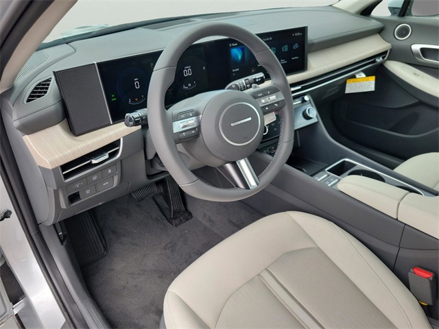 2025 Hyundai Sonata Hybrid SEL Image 11 of 30