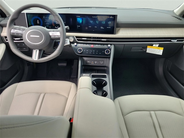 2025 Hyundai Sonata Hybrid SEL Image 10 of 30