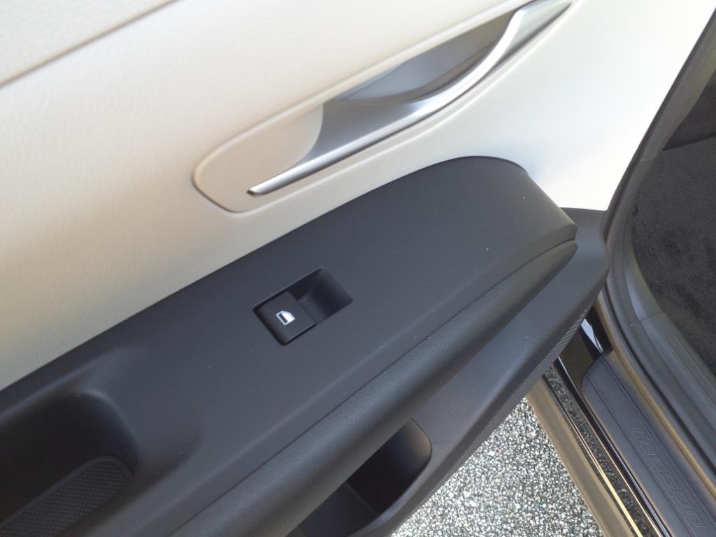Vehicle image 14 of 41