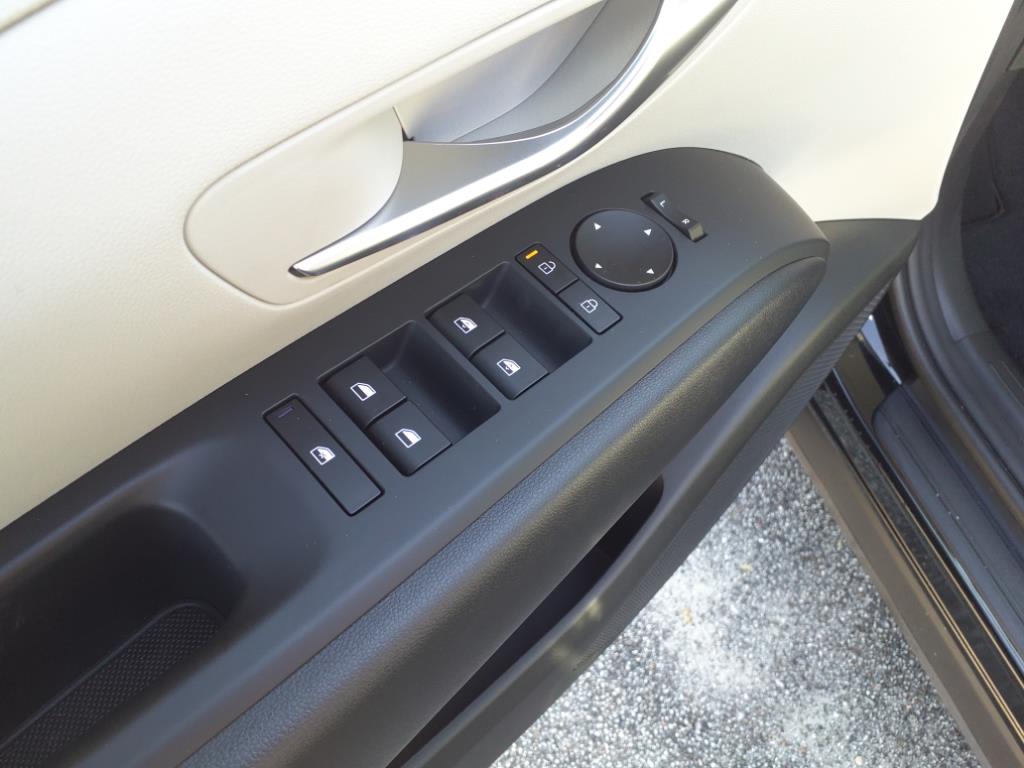 Vehicle image 21 of 41