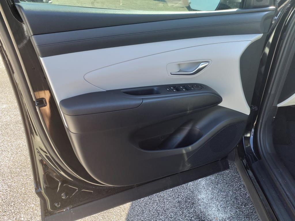 Vehicle image 20 of 41