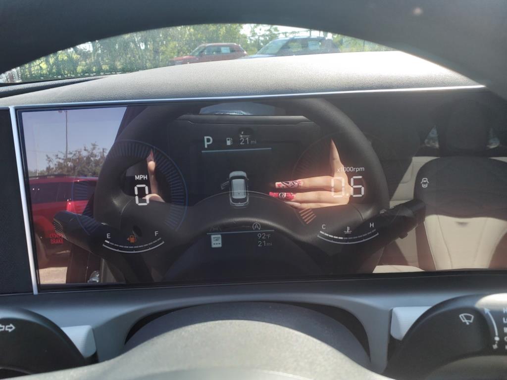 Vehicle image 27 of 41