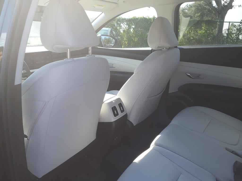 Vehicle image 16 of 41