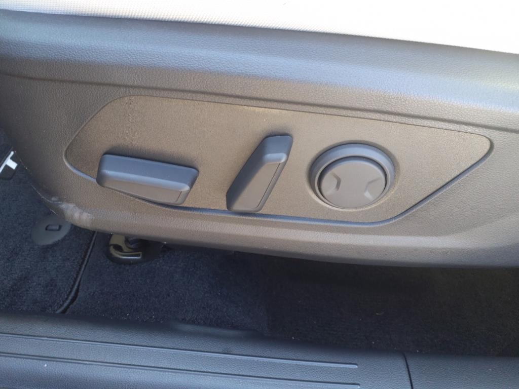 Vehicle image 23 of 41