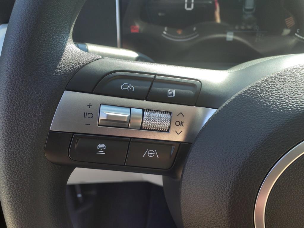 Vehicle image 25 of 41