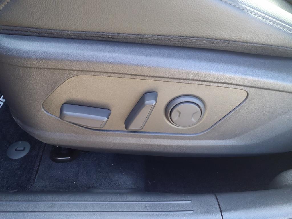 Vehicle image 24 of 41