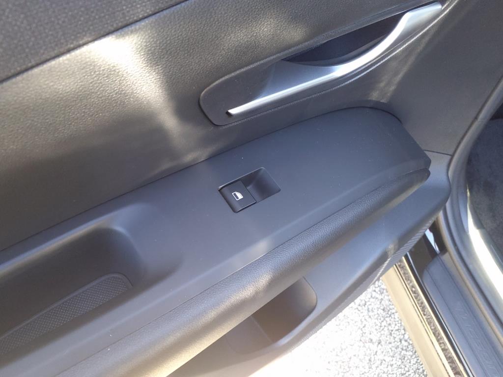 Vehicle image 14 of 41
