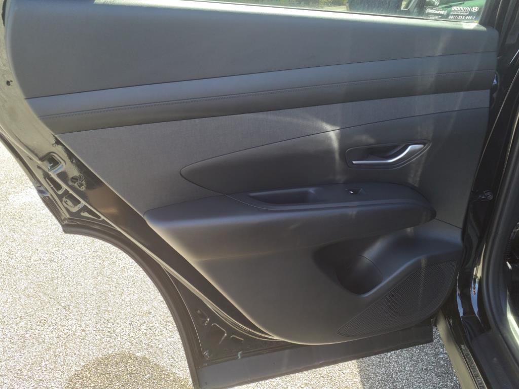 Vehicle image 13 of 41