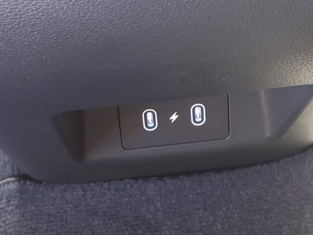 Vehicle image 17 of 41
