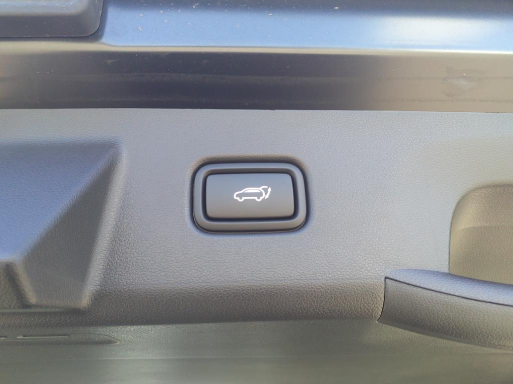 Vehicle image 10 of 41