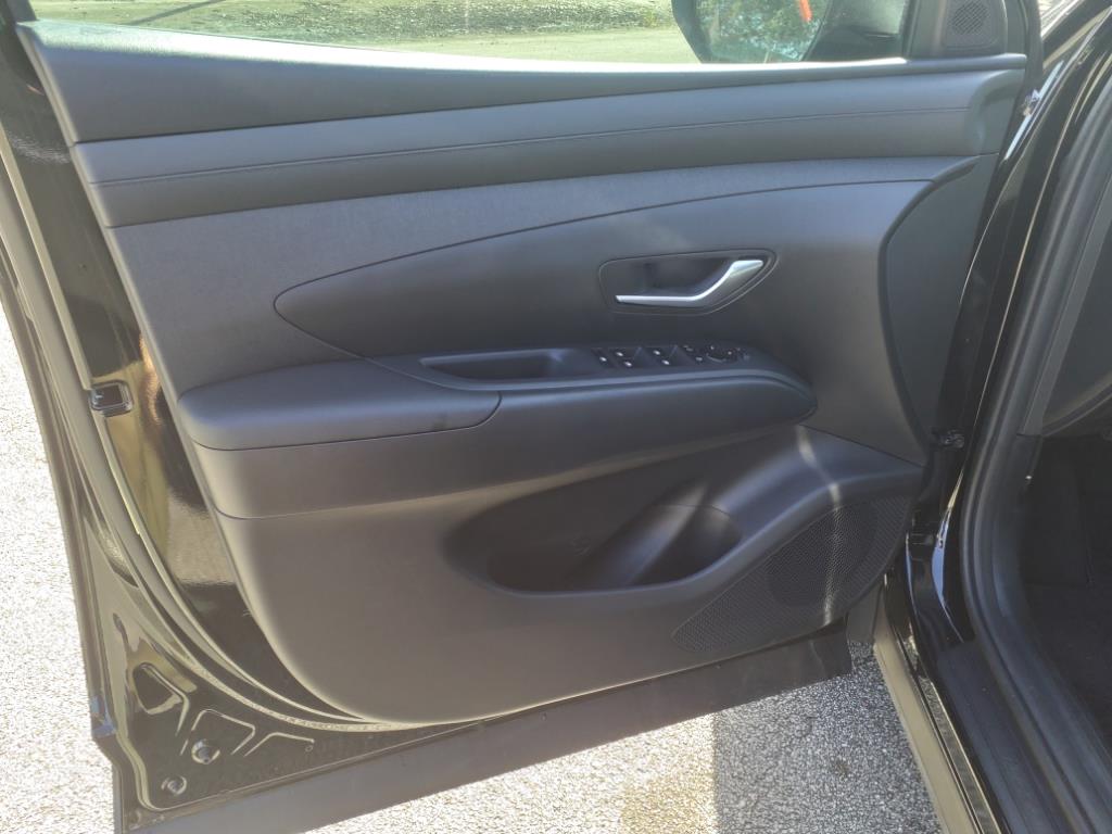 Vehicle image 21 of 41