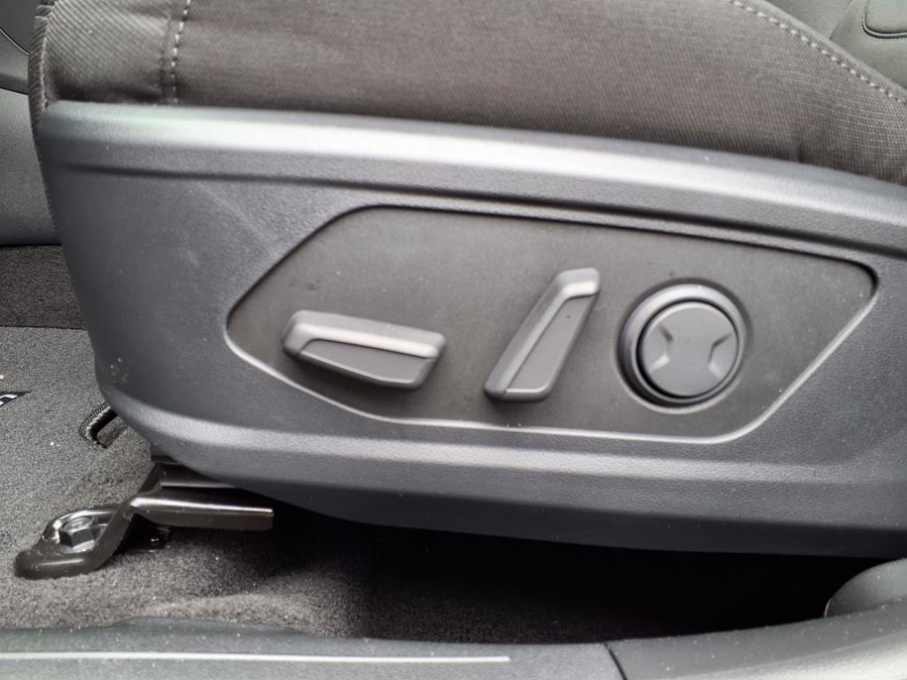 Vehicle image 14 of 35